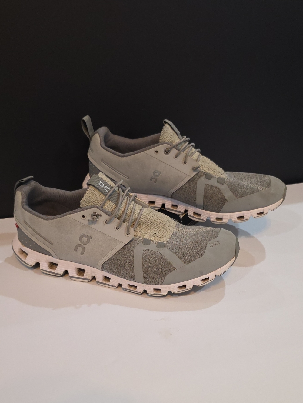 On Running Cloud 5 Terry Women's Grey and White Sneakers Size 9.5